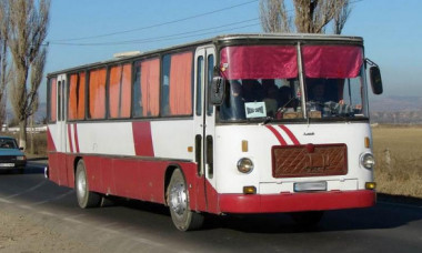VIDEO Povestea „Ratei", a autobuzului Roman Diesel 111 care a transportat România zeci de ani