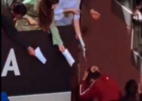 Novak Djokovic s-a întins pe jos și a urlat de durere, după ce a fost lovit în cap! Decizia luată imediat și anunțul oficial