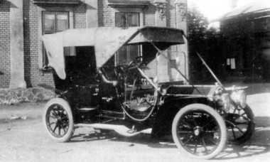Prima mașină a fost produsă pe teritoriul României de azi în 1910. Era sub licență din SUA Foto
