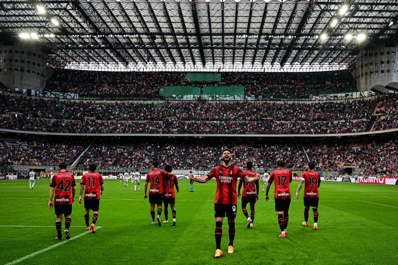 Milan, Italy. 5th May, 2024. AC Milan's French forward #09 Olivier Giroud celebrates after scoring a goal during the Italian Serie A football match AC Milan vs Genoa at San Siro stadium Credit: Piero Cruciatti/Alamy Live News