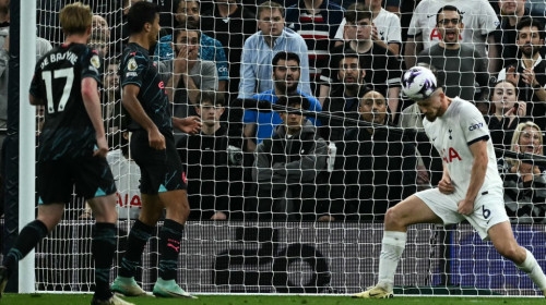 Radu Drăgușin, intervenție cât un gol! A scos de pe linia porții șutul unui star de la Manchester City