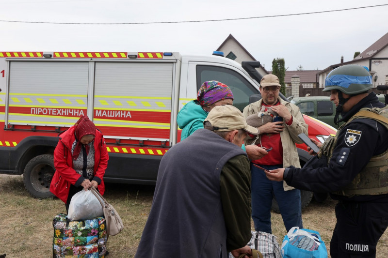 Police evacuate citizens from border areas of Kharkiv region