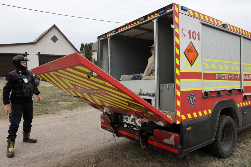 Police evacuate citizens from border areas of Kharkiv region