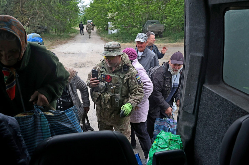 Ukraine: Police evacuate citizens from border areas of Kharkiv region