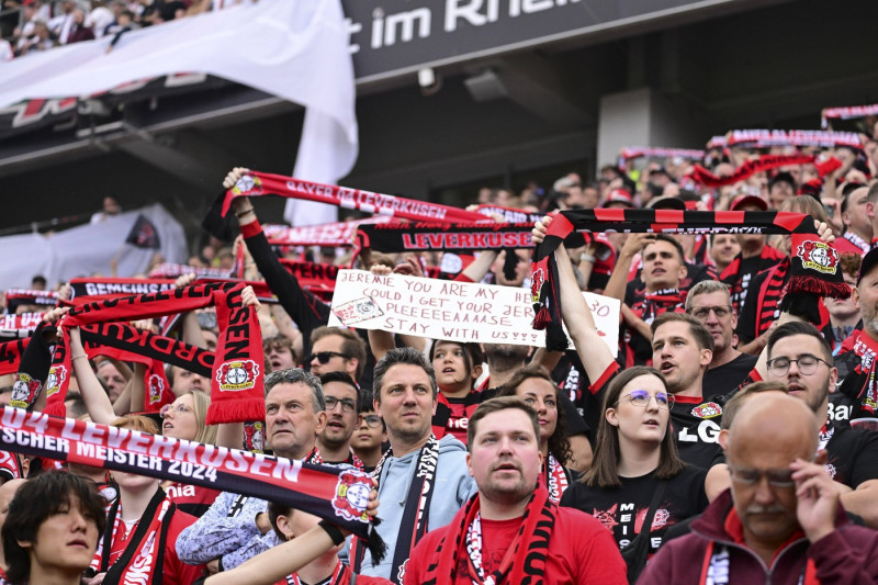 Fans (Bayer 04 Leverkusen), Bayer Leverkusen vs. FC Augsburg, Fussball, 1. Bundesliga, 34. Spieltag, 18.05.2024 DFB regu