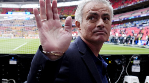 Atenție, FCSB! Fenerbahce i-a ales înlocuitorul lui Jose Mourinho: 13 trofee în palmares