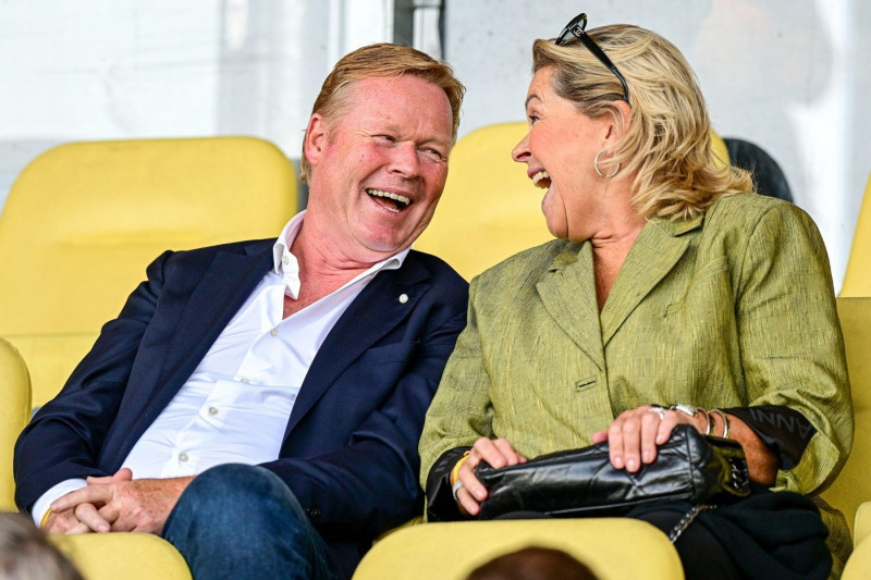 VELSEN-ZUID, NETHERLANDS - AUGUST 26: Ronald Koeman, Bartina Koeman prior to the Dutch Keukenkampioendivisie match between Telstar and Helmond Sport at Rabobank IJmond Stadion on August 26, 2022 in Velsen-Zuid, Netherlands (Photo by Kees Kuijt/Orange Pict