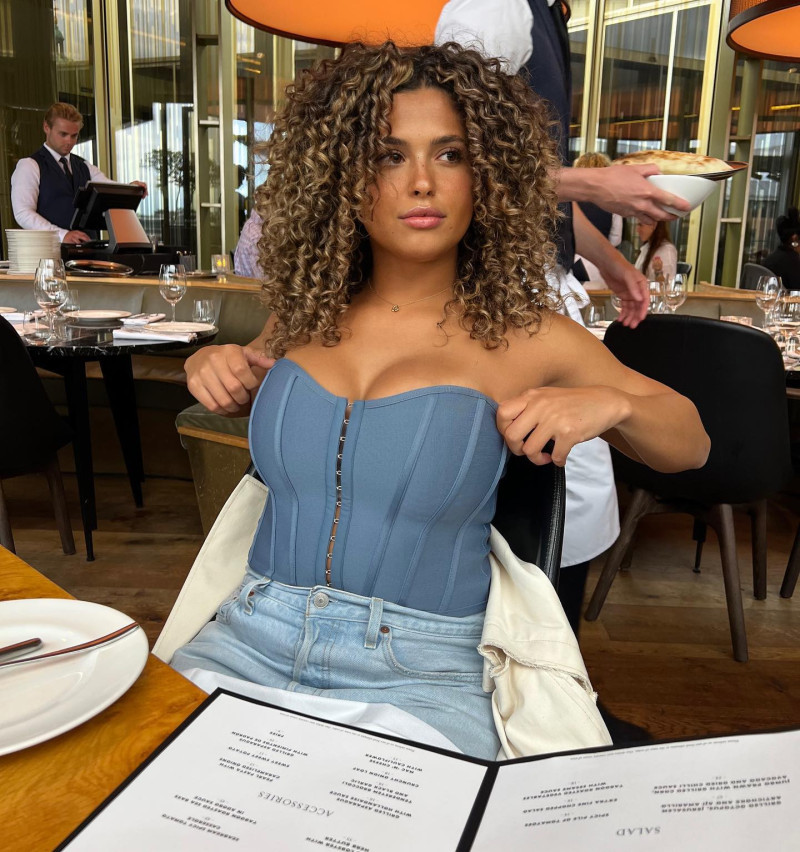 emelytuinder_1689922712_3151622598198069263_1732546698