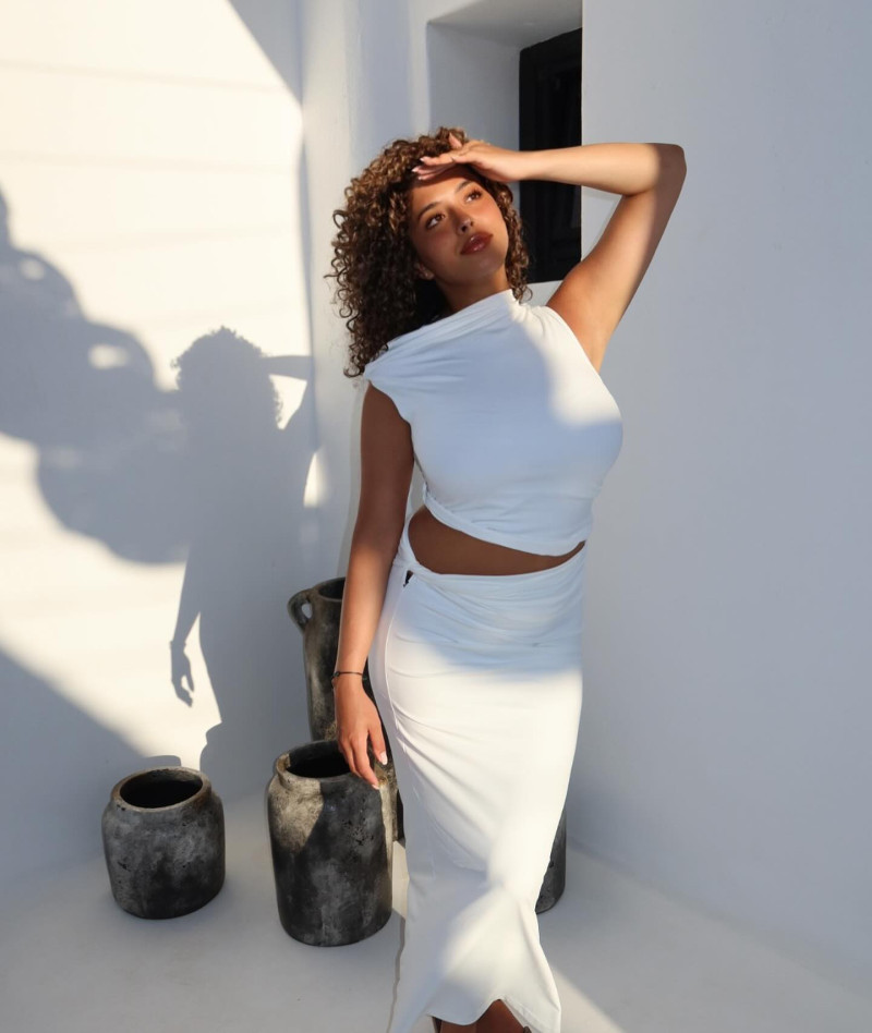 emelytuinder_1717952228_3386751216308816287_1732546698