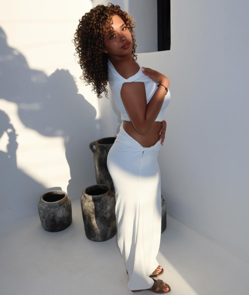 emelytuinder_1717952228_3386751216308867254_1732546698