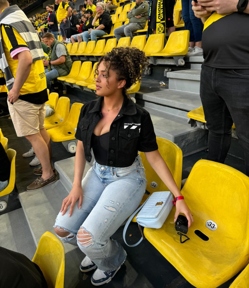 emelytuinder_1714637711_3358947039432308434_1732546698