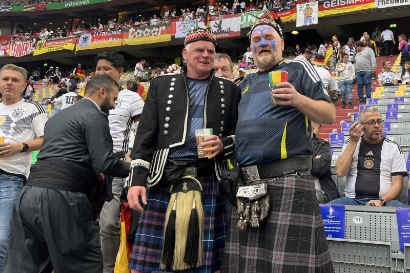 Schottische Fans vor der Eröffnung - München 14.06.2024: Deutschland vs. Schottland, EURO2024 Eröffnungsspiel, Gruppe A,