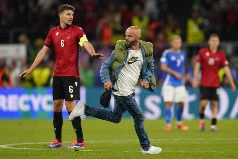GER: Italy v Albania. UEFA EURO, EM, Europameisterschaft,Fussball 2024 Fan jumps onto the field during the UEFA Euro 202