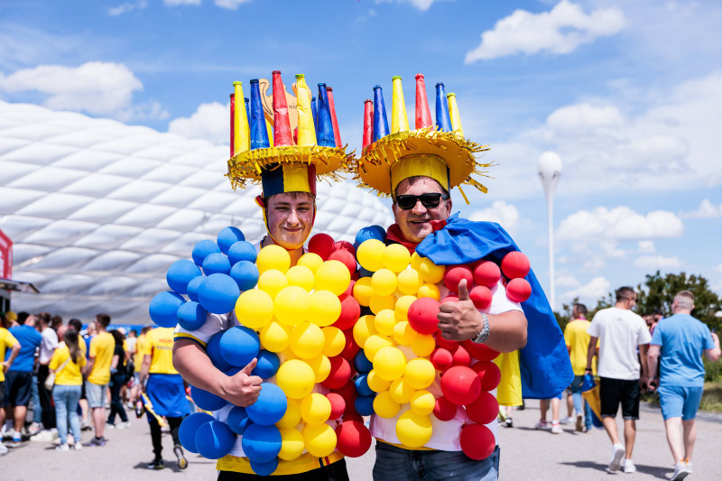 UEFA EURO 2024: Rumänien - Ukraine; 17.06.2024 Fans von Rumänien in Kostüm vor der Arena UEFA EURO 2024: Rumänien - Ukra