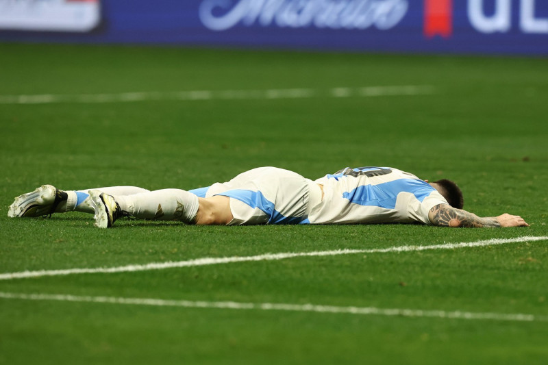 Argentina s forward Lionel Messi lies fallen on the field during the Copa America USA 2024, group A, groupe stage match