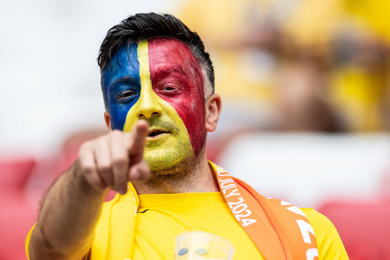 UEFA EURO, EM, Europameisterschaft,Fussball 2024: Rumänien - Niederlande; 02.07.2024 Fans von Rumänien, Ein Mann auf dem