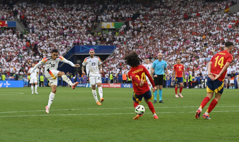 Fußball, Herren, Saison 2023/24, Euro EM 2024, Viertelfinale in Stuttgart, Spanien - Deutschland (2:1 n. V.), v. l. Jama