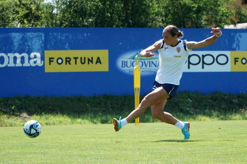 ECHIPA NATIONALA DE FOTBAL FEMININ (7)