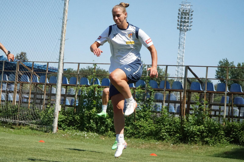 ECHIPA NATIONALA DE FOTBAL FEMININ (8)