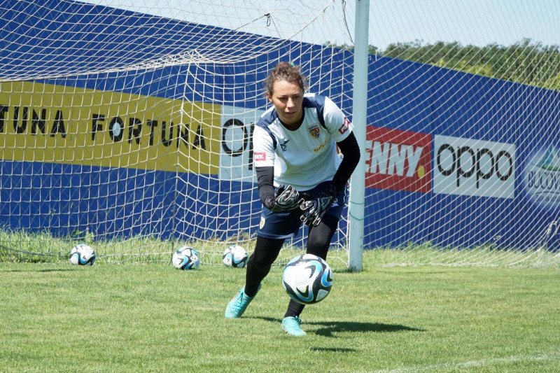 ECHIPA NATIONALA DE FOTBAL FEMININ (11)