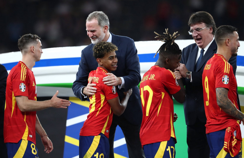 14.07.2024, xtgx, Fussball EM 2024 Finale, Spanien - England emspor, v.l. Lamine Yamal Nasraoui Ebana (Spanien), Felipe