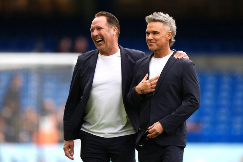 David Seaman (left) and Robbie Williams before Soccer Aid for UNICEF 2024 at Stamford Bridge, London. Picture date: Sunday June 9, 2024.