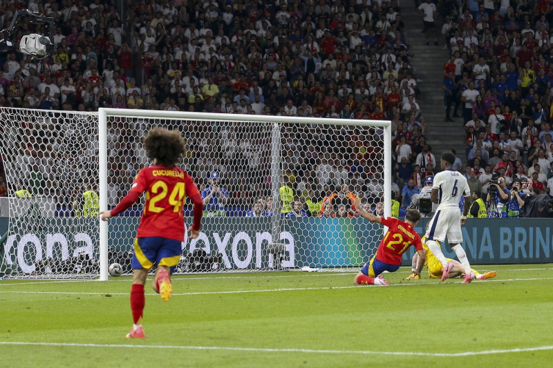 Spain v England Spain Midfielder Mikel Oyarzabal Real Sociedad scores a GOAL 2-1 and celebrates during the Spain v Engla