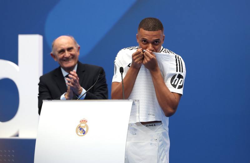 Kylian Mbappe Unveiling - Santiago Bernabeu