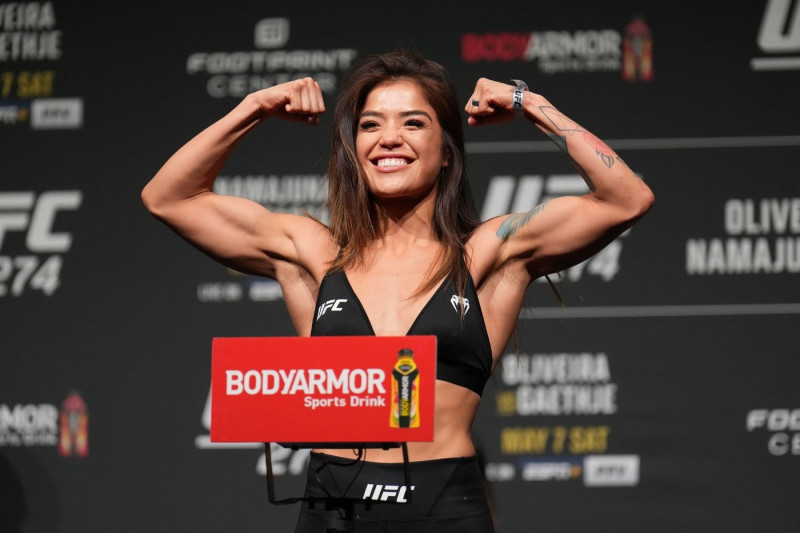 Phoenix, Arizona, United States. 06th May, 2022. PHOENIX, AZ - May 6: Tracy Cortez steps on the scale for the fans in attendance at Hyatt Regency for UFC 274 - Oliveira vs Gaethje : Ceremonial Weigh-in on May 6, 2022 in Phoenix, Arizona, United States. (P