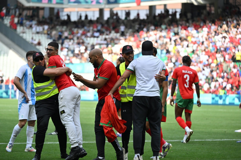 Invasion in the pitch , Mens football, Argentina vs Morocco , Men s preliminary round during the Olympic Games, Olympisc