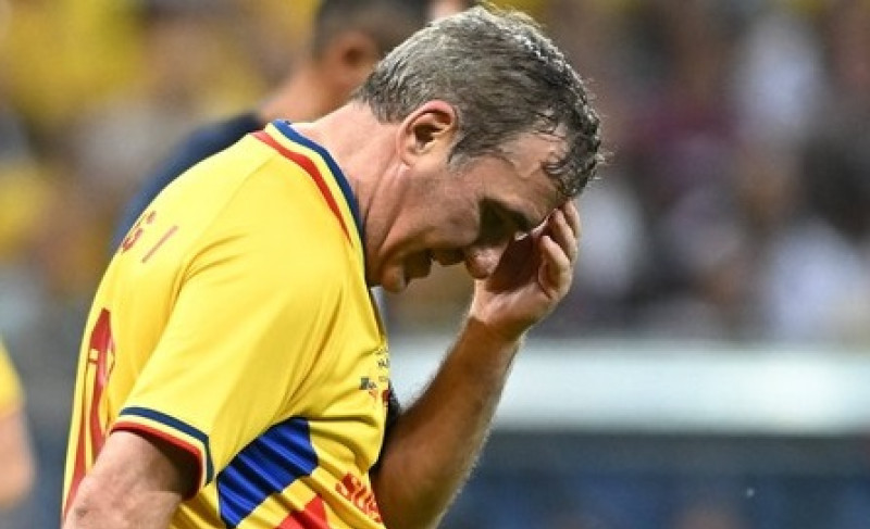 Gheorghe Hagi reactioneaza in meciul amical de fotbal dintre Romania Generatia de Aur si Legendele Lumii, desfasurat pe
