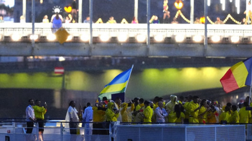 Grandios! Cum și-a făcut apariția delegația României pe Sena, la ceremonia de deschidere a Jocurilor Olimpice