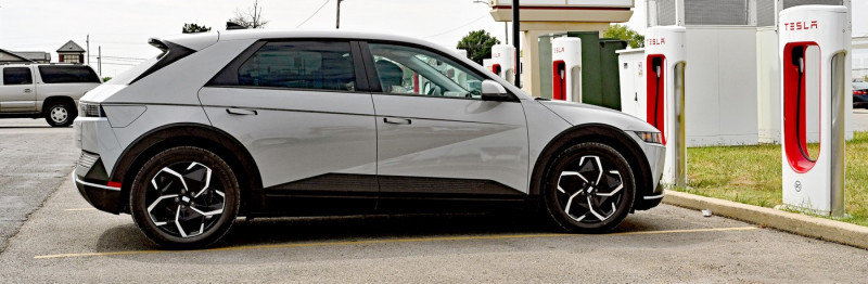 Hyundai Ioniq 5 Tries To Recharge At Tesla Supercharger station