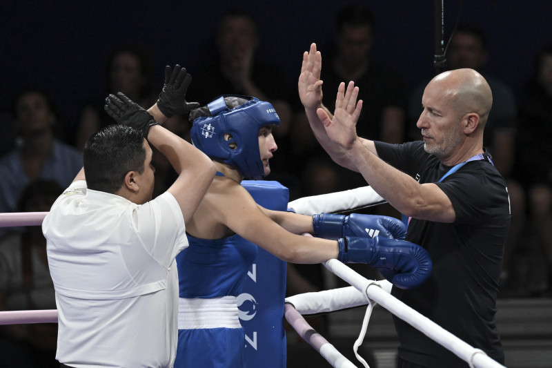 Paris 2024 Olympic Games - Carini abbandona dopo pochi secondi, poi piange