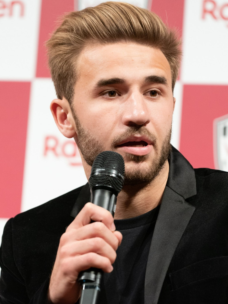 Sergi Samper J.Leagueâ€™s Vissel Kobe Press Conference