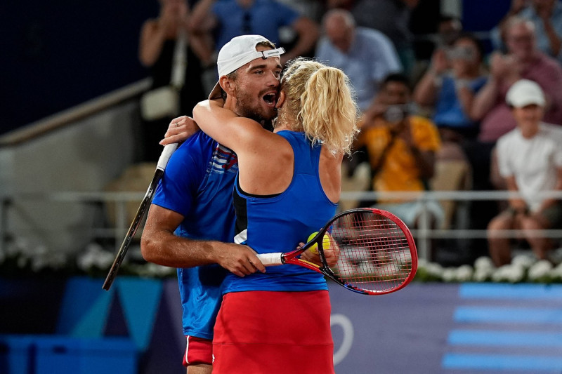 PARIS, FRANCE - AUGUST 2: Tomas Machac of Czechia and Katerina Siniakova of Czechia celebrate their victory of gold meda