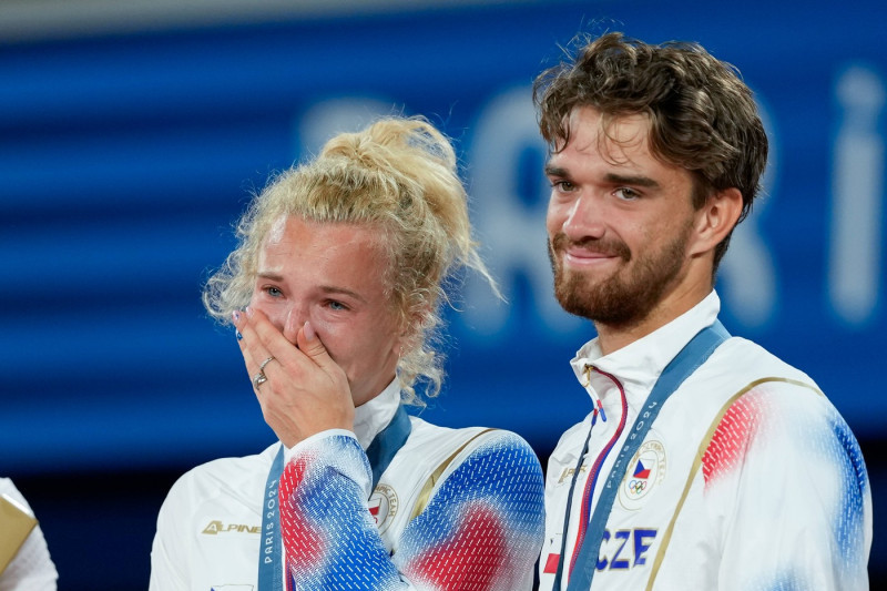 PARIS, FRANCE - AUGUST 2: Tomas Machac of Czechia and Katerina Siniakova of Czechia celebrate their victory of gold meda