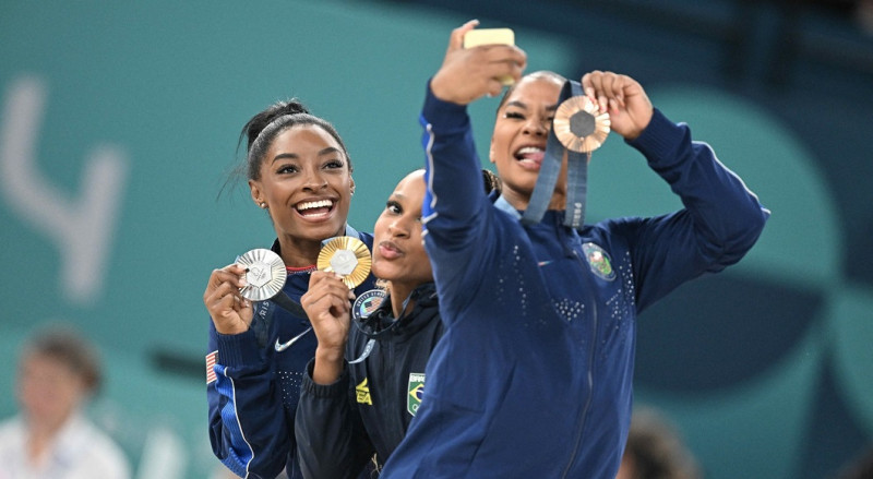 Paris 2024 - Gymnastics Floor - Podium Ceremony, France - 05 Aug 2024