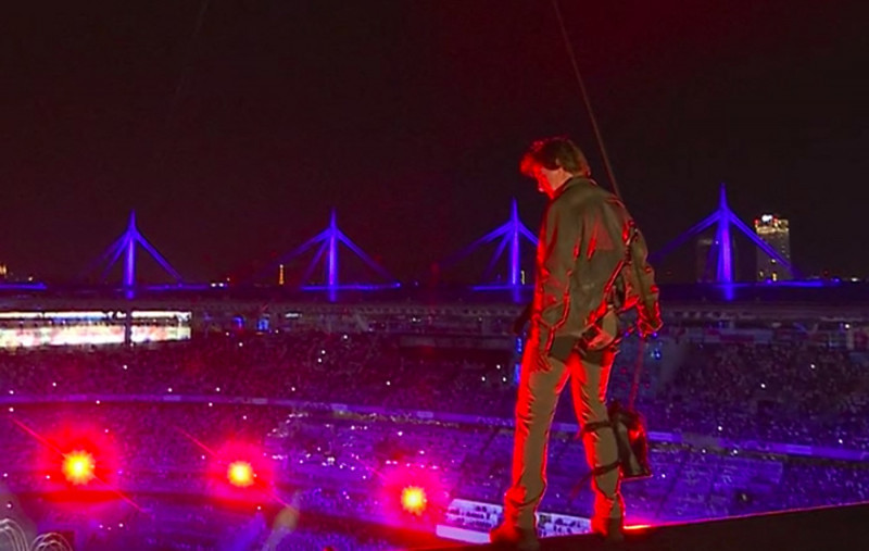 Tom Cruise lors du passage de drapeau olympique entre Paris et los Angeles - Cérémonie de Clôture des Jeux Olympiques de Paris (JO 2024) au Stade de France