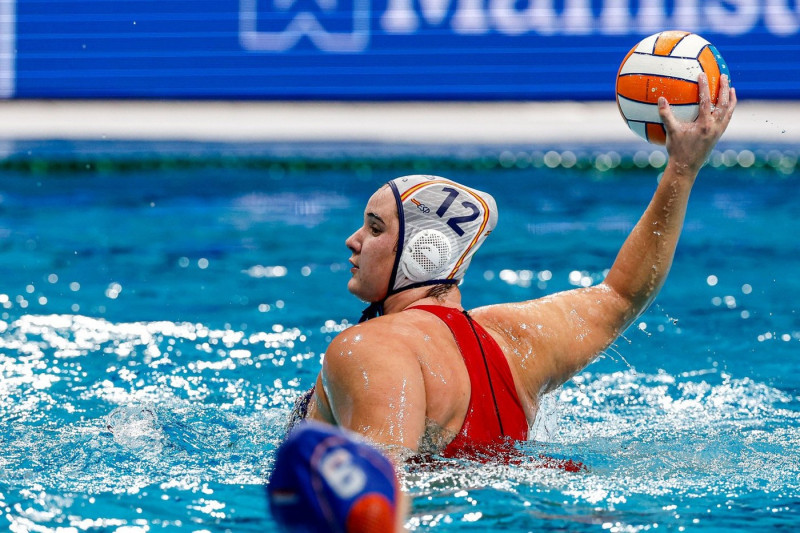 EINDHOVEN, NETHERLANDS - JANUARY 13: Paula Leiton Arrones of Spain throws a ball competing in the Spain during Netherlands of the European Waterpolo Championships 2024 Final Women at Pieter van den Hoogeband Swimming Stadium on January 13, 2024 in Eindhov