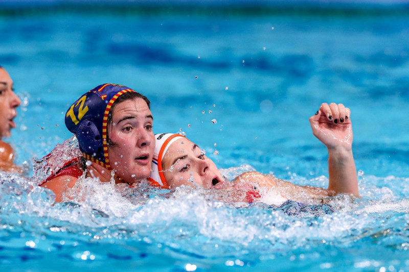 TOKYO, JAPAN - JULY 28: Paula Leiton of Spain, Vivian Sevenich of the Netherlands during the Tokyo 2020 Olympic Waterpolo Tournament women match between Netherlands and Spain at Tatsumi Waterpolo Centre on July 28, 2021 in Tokyo, Japan (Photo by Marcel te