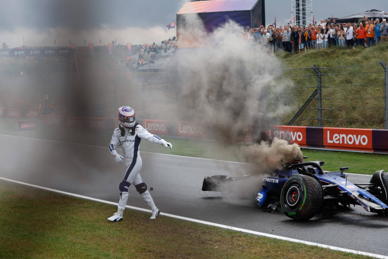 2 Logan Sargeant (USA, Williams Racing) after his crash, F1 Grand Prix of the Netherlands at Circuit Zandvoort on August