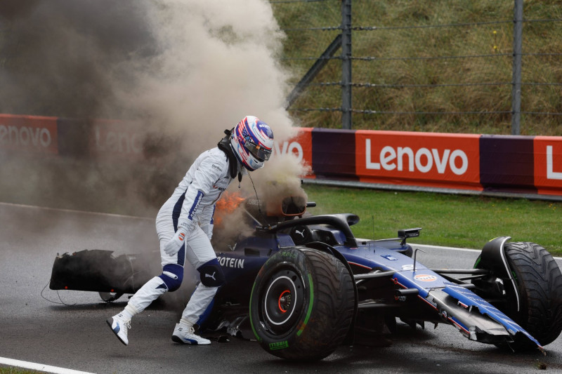 2 Logan Sargeant (USA, Williams Racing) after his crash, F1 Grand Prix of the Netherlands at Circuit Zandvoort on August