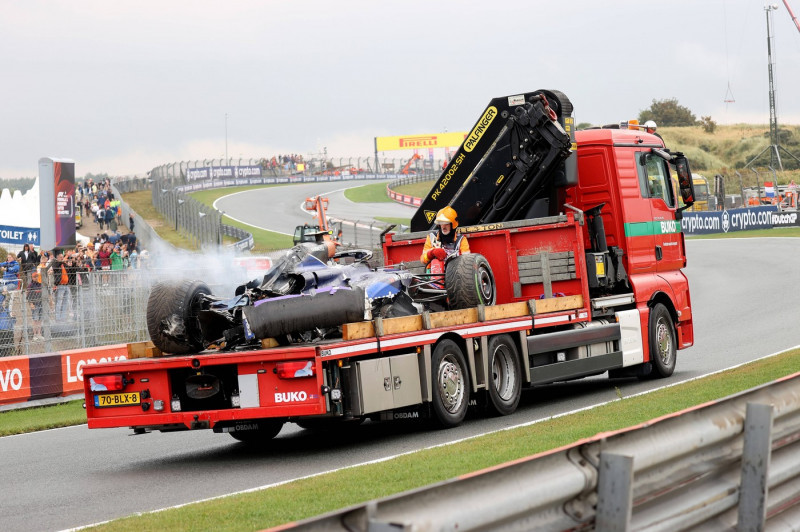 24.08.2024, xsvx, Motorsport FIA Formel 1, Großer Preis der Niederlande 2024 emspor, v.l. Unfall Crash von Logan Sargean