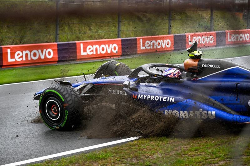 Crash of 2 Logan Sargeant (USA, Williams Racing), F1 Grand Prix of the Netherlands at Circuit Zandvoort on August 24, 20