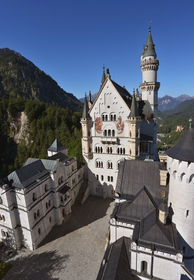 Restoration of the throne room of Neuschwanstein Castle