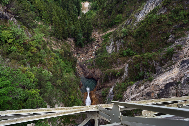 Schwangau, Germany. 16th June, 2023. View from the Marienbrcke bridge into the Pllat gorge. A man pushed two female tourists into a gorge near Neuschwanstein Castle on Wednesday (14.06.2023). One of the two women died from her injuries. Credit: Karl-Josef