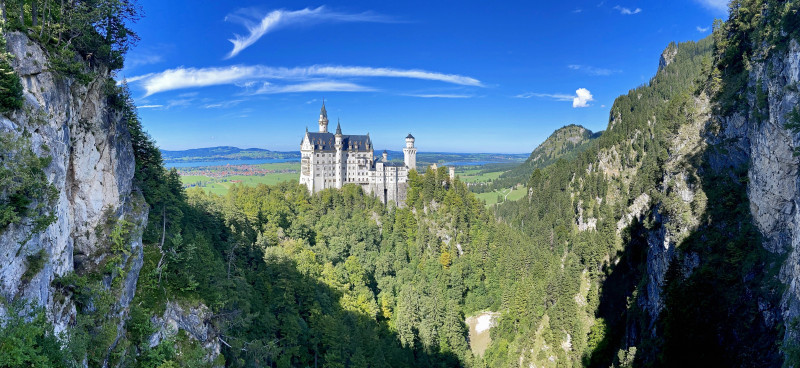 Schloss Neuschwanstein im bayerischen Allgäu bei Füssen, Deutschland *** Neuschwanstein Castle in Bavarian Allgäu near F