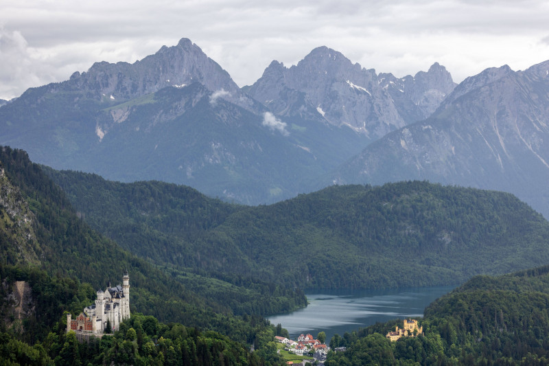 Blick auf die Königsschlösser Blick von der Hornburg auf das Schloss Neuschwanstein und Schloss Hohenschwangau., Schwang