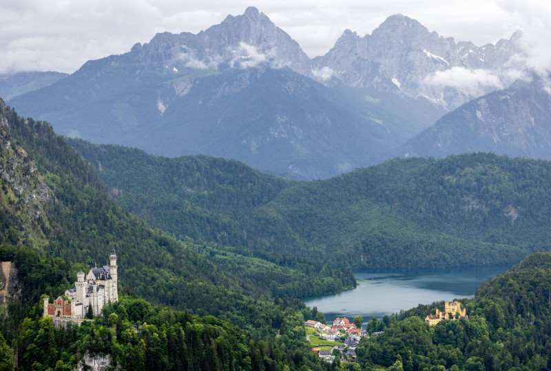 Blick auf die Königsschlösser Blick von der Hornburg auf das Schloss Neuschwanstein und Schloss Hohenschwangau., Schwang